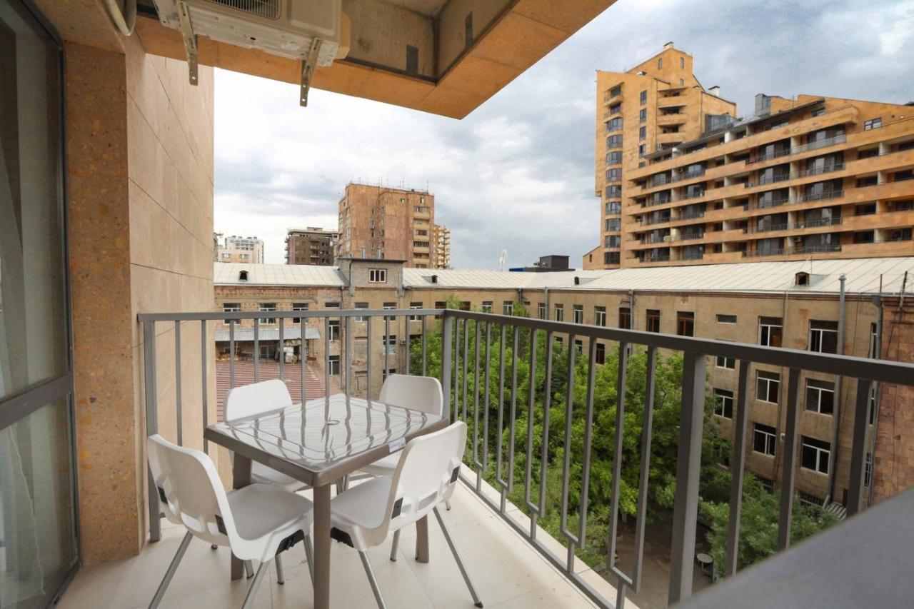 Stay Inn Apartments On Amiryan 26/4 Ереван Екстериор снимка