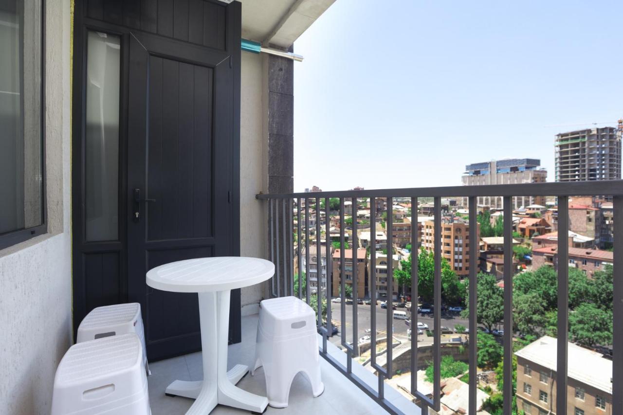 Stay Inn Apartments On Amiryan 26/4 Ереван Екстериор снимка