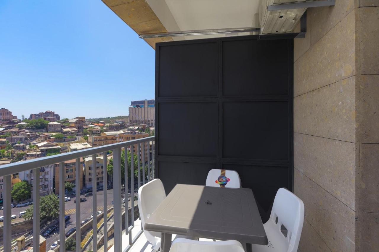 Stay Inn Apartments On Amiryan 26/4 Ереван Екстериор снимка