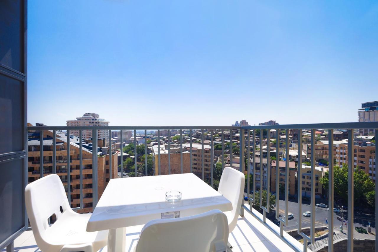 Stay Inn Apartments On Amiryan 26/4 Ереван Екстериор снимка